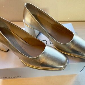 Aerosole Gold Metalic Pumps
